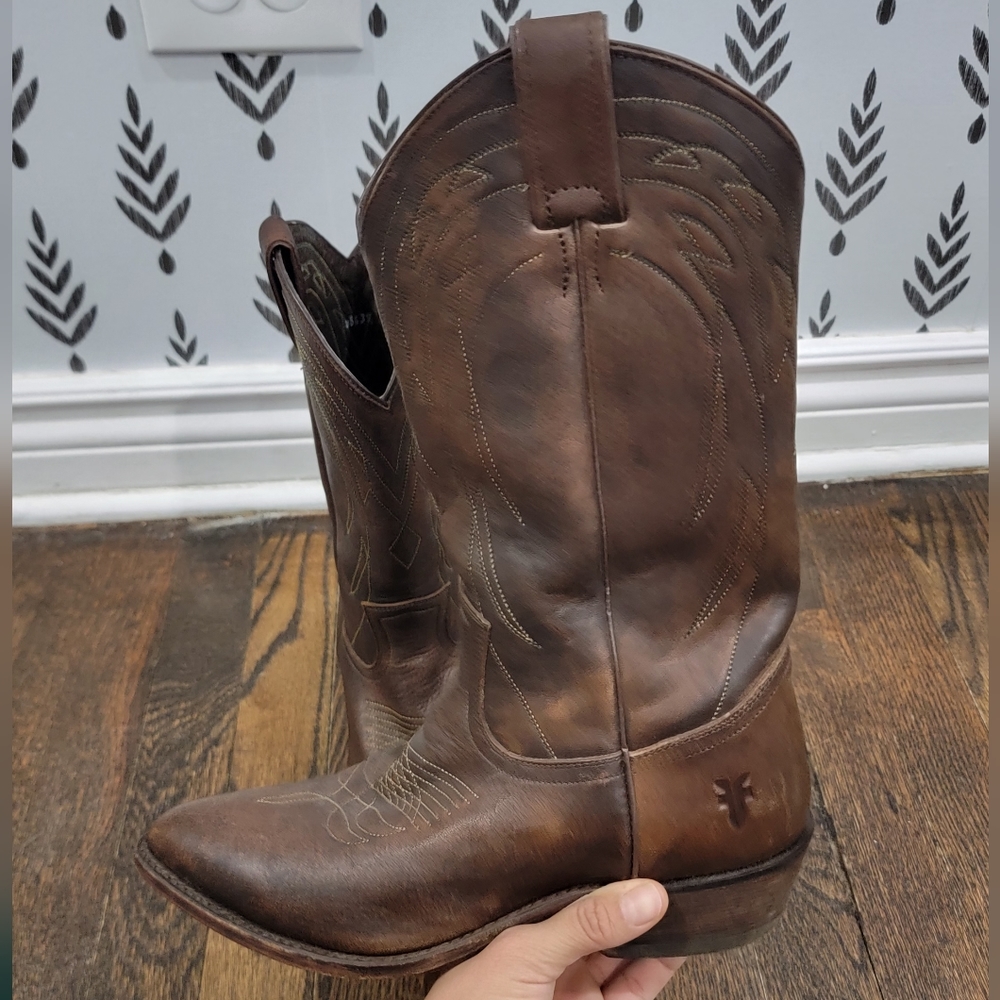 SOLD.... Fry cowboy women boots size 8 1/2